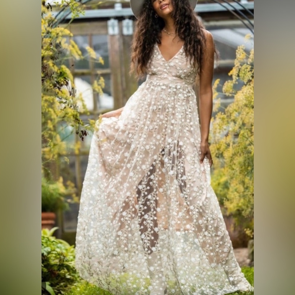 Altar’d State white dress size XS. NWT